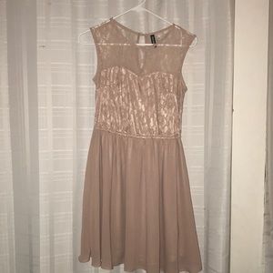 Beautiful Dress, size 6; Like new!